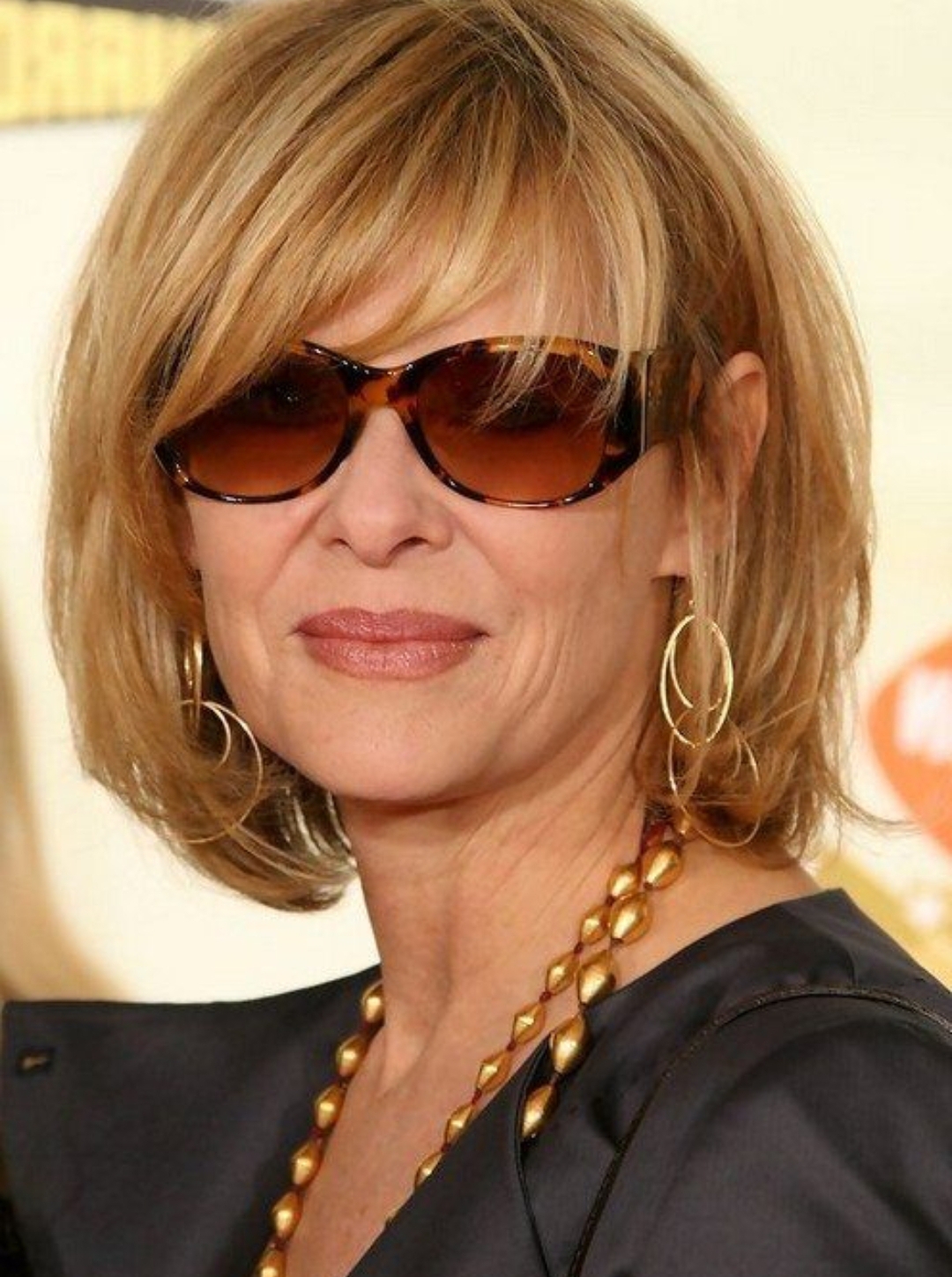 Best Hairstyles For Women Over 50 With Glasses