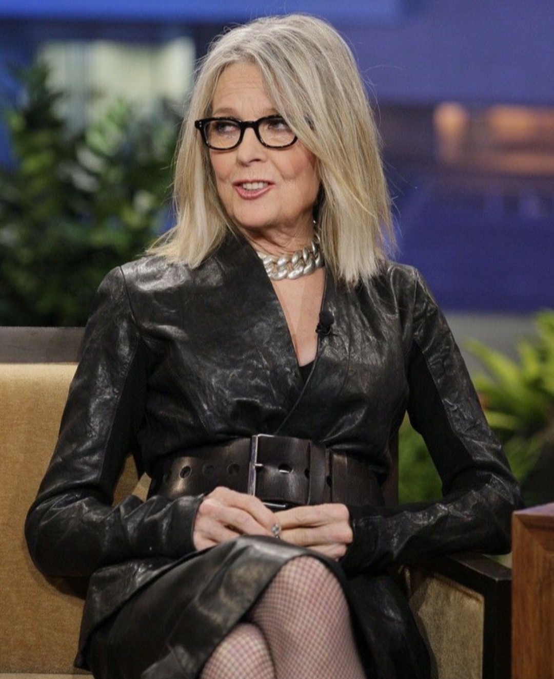 Haircut Trend For Women Over 50 Who Wear Glasses