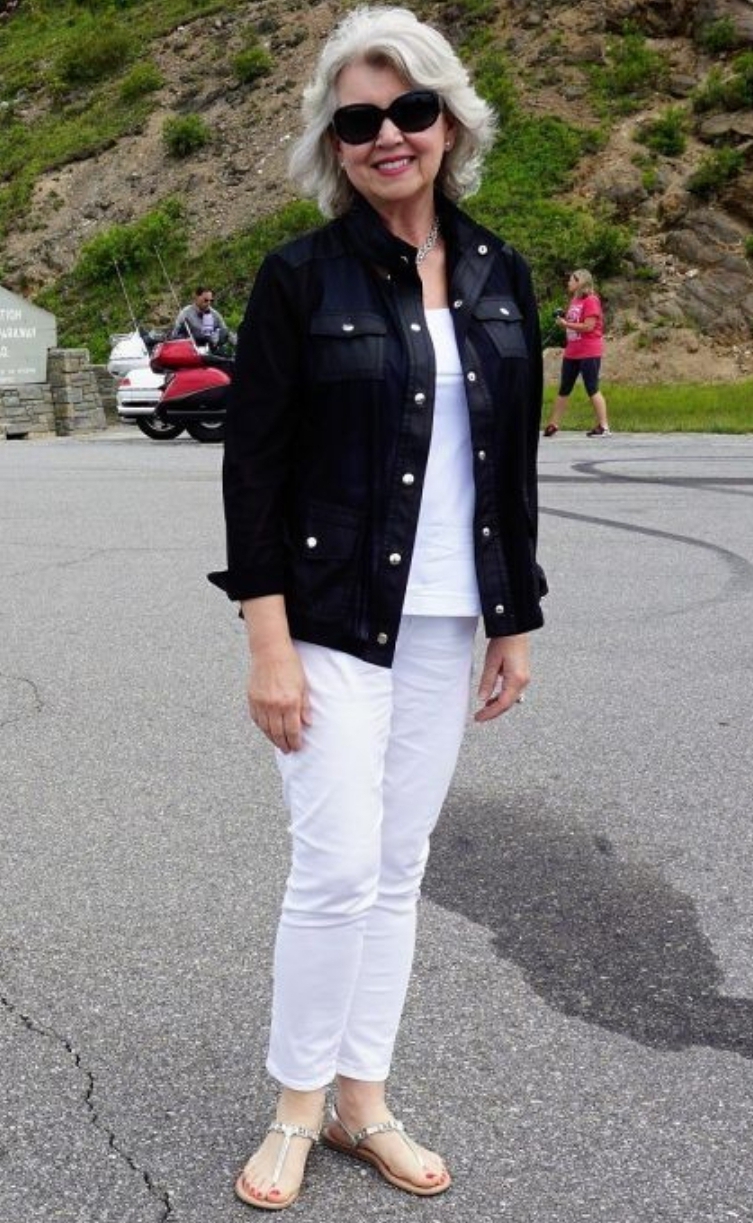 Inspiring Casual Outfits For 50 Year Old Women