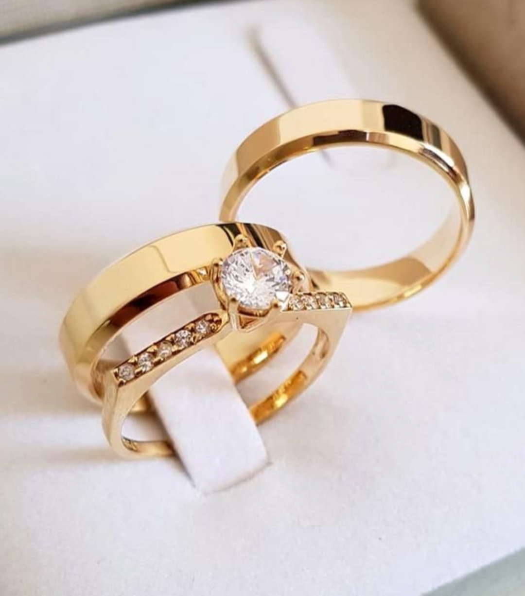 Women's Gold Engagement Ring Designs