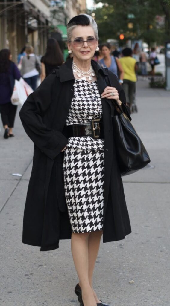 35 Stylish Clothes for 70 Years Old Woman What to Wear with White Hair?