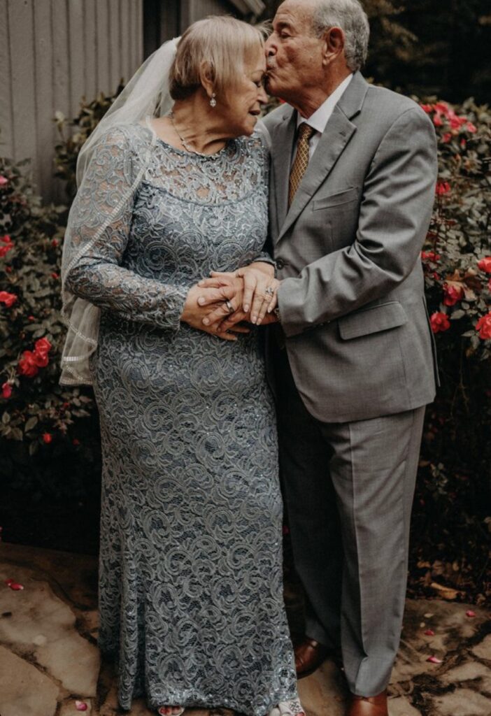 50 Decent Wedding Dresses for Older Brides Over 60 - Plus Size Women ...