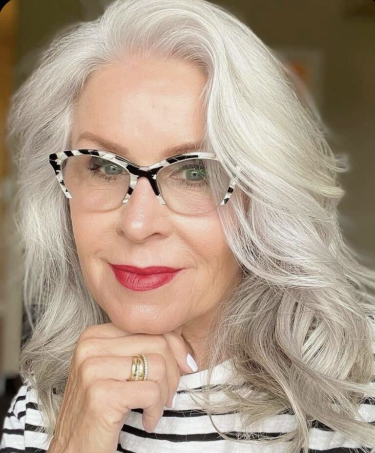 55 Classy Long Hairstyles for 60 Year Old Women with Glasses - Plus Size Women Fashion